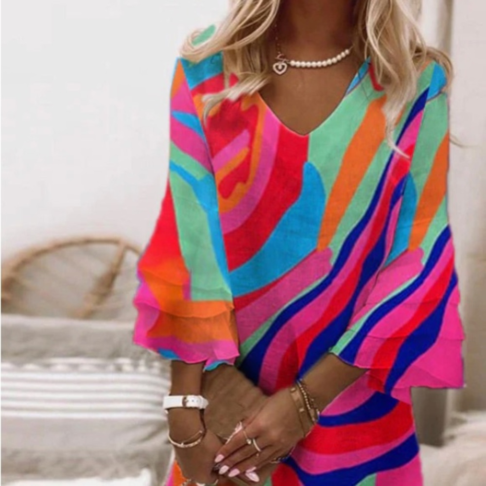 Capatee bright dress.